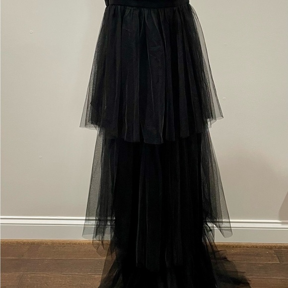 Elegant Black Evening Dress - Picture 3 of 7